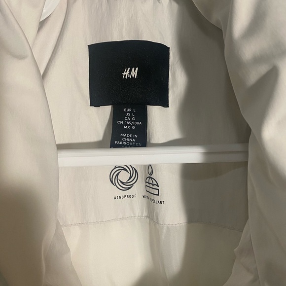 H&M White Puffer Vest - Picture 6 of 6